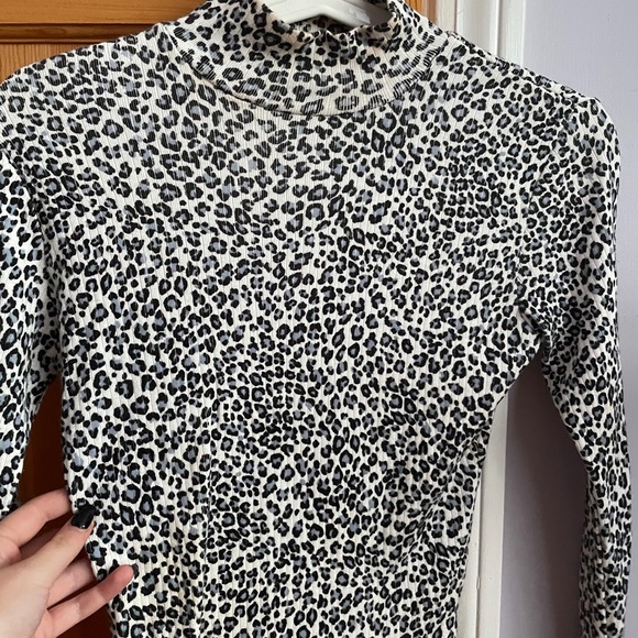 Tight cheetah turtle neck - Picture 1 of 2